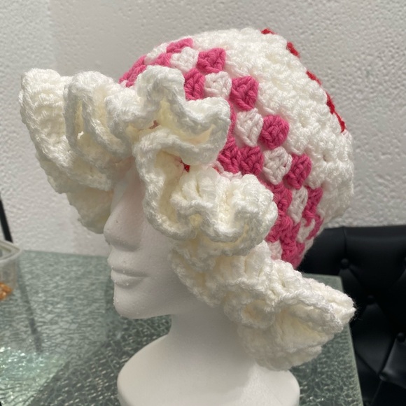 Fluffy Ruffle Crochet Hat 🎀✨ - Picture 3 of 3
